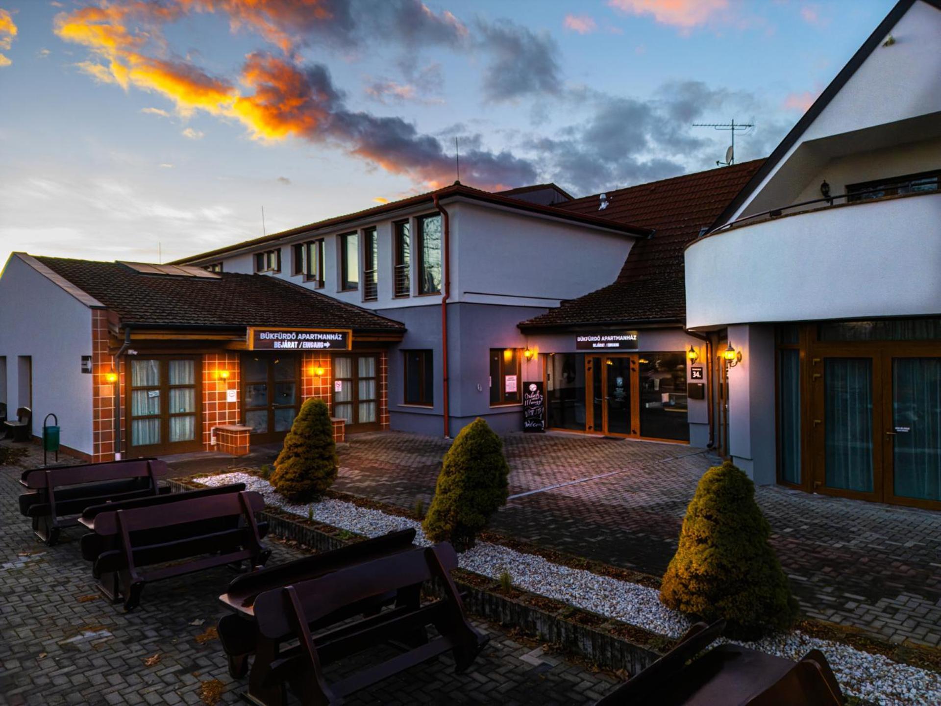 Park Hotel Buekfuerdo Buk Exterior photo
